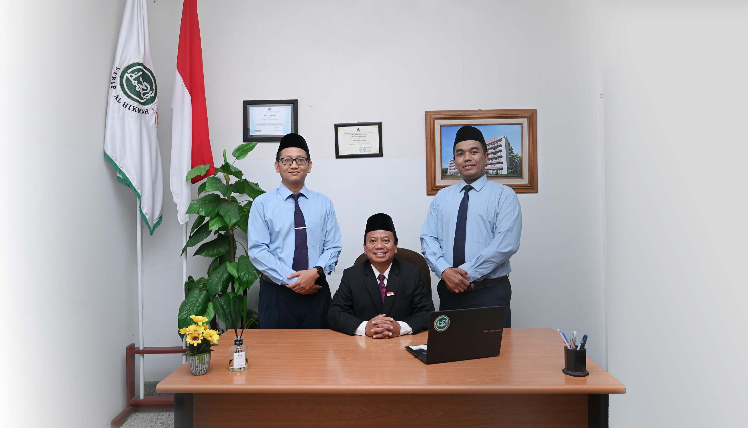 Wisuda STKIP Al Hikmah Surabaya di ruang marwah