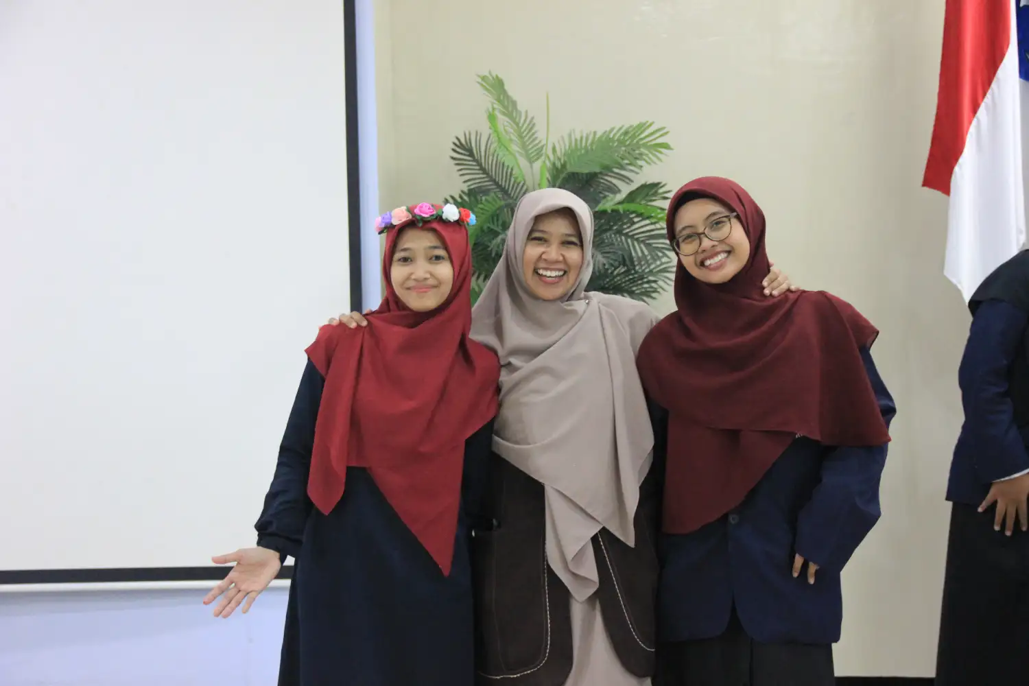 PGSD performance stkip alhikmah surabaya